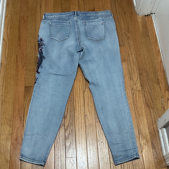 Jessica Simpson Embroidered Light Blue Jeans. Waist 33 inches Size 12 - Picture 4 of 7